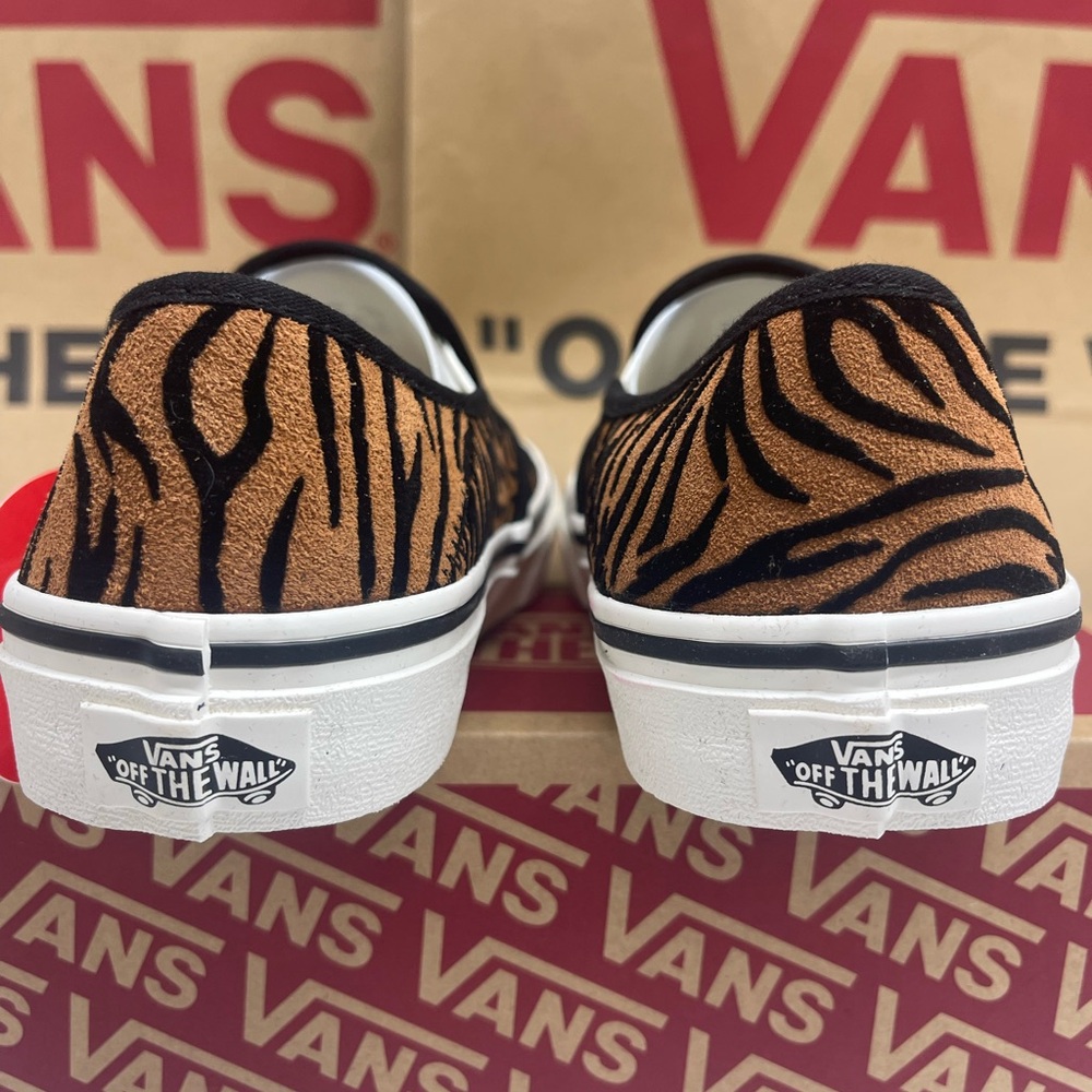 Vans Women's Slip-On Sf (Animal Stripes) Black /Marshmallow Sneakers
VN0A5HYQ9ZY - Picture 12 of 16
